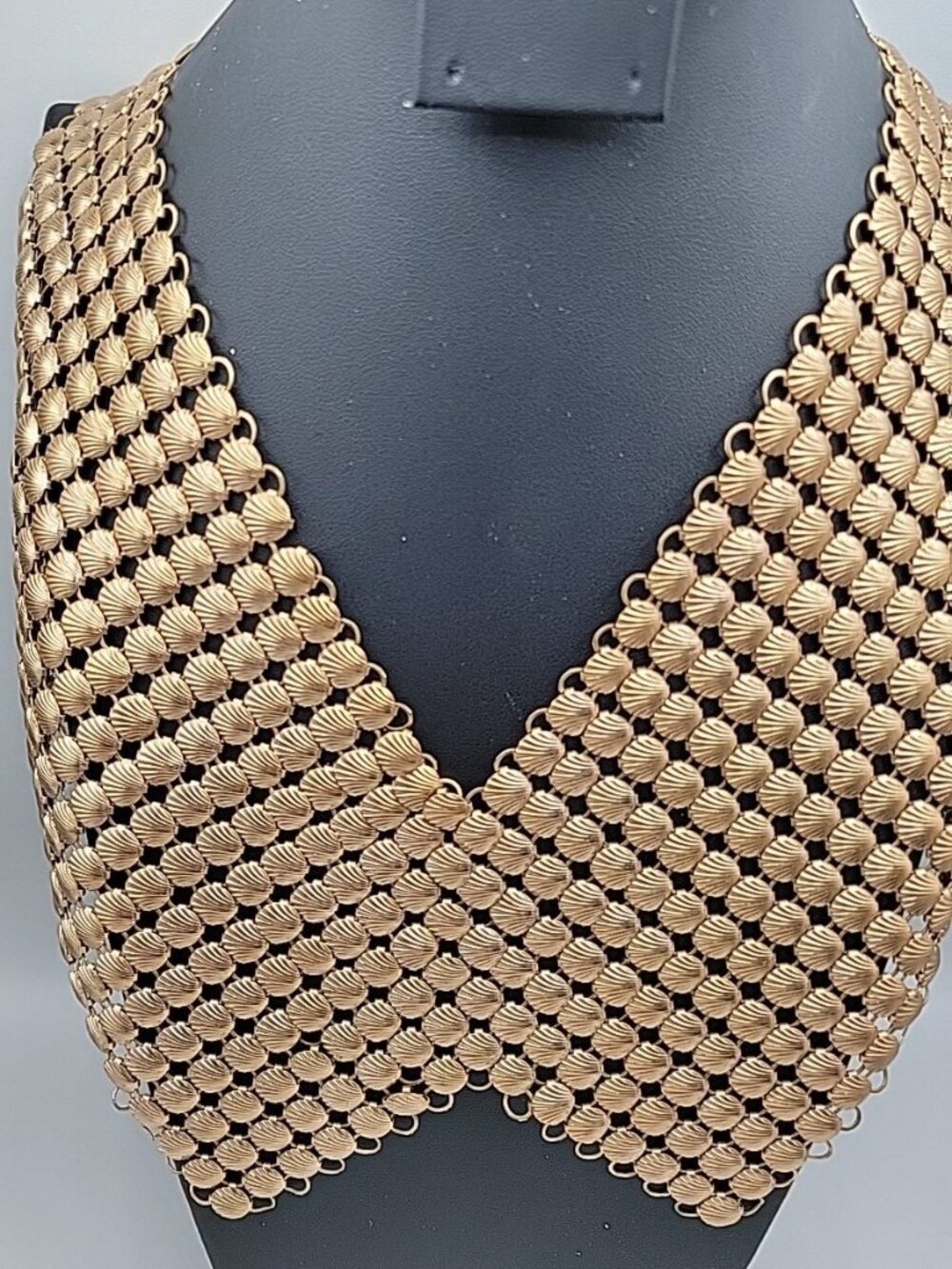 Shell Shaped Mesh Large Bib Shaw Necklace Gold Tone Metal Rare Full Front 1970s - Picture 4 of 9